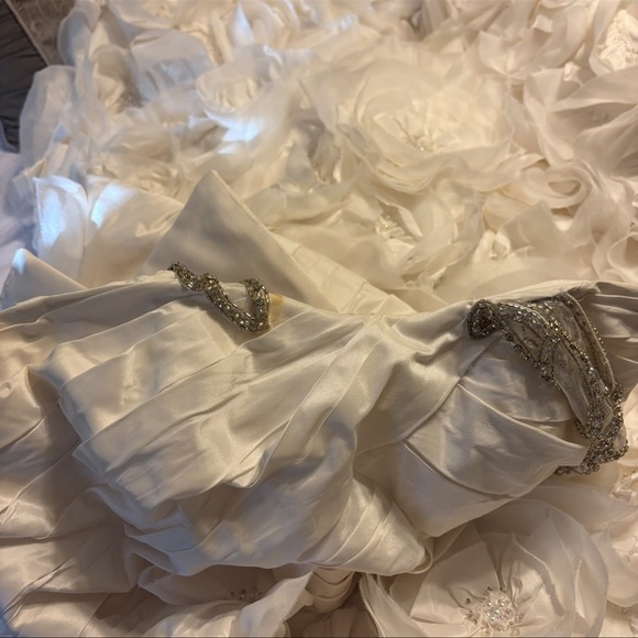 GALINA Signature Ivory Wedding Gown 16W crystals shoulder straps good condition - Picture 7 of 16